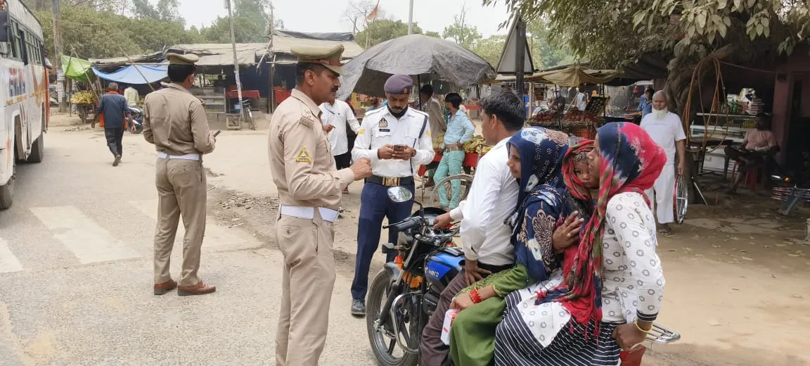कासगंज: 101 वाहनों को काटे गए चालान, एक को किया गया सीज 