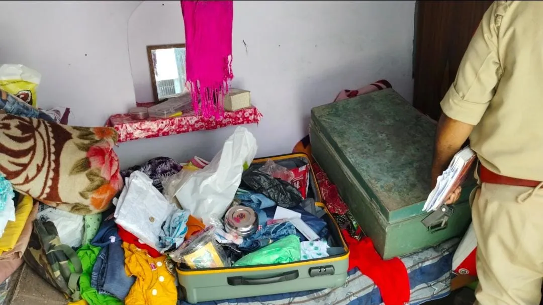 कासगंज: मां पूर्णागिरी के दर्शन को गए परिजन, चोरों ने लूट लिया घर...जांच में जुटी पुलिस