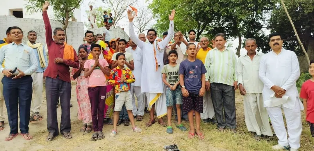 कासगंज: श्रद्धालुओं ने अपरा एकादशी पर लगाई पंचकोसीय परिक्रमा, गंगा मैया और वराह भगवान की जयकार से गूंजा मार्ग 