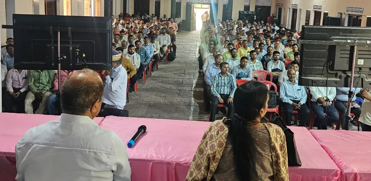 कासगंज: डीएम ने किया निरीक्षण, बोले- मतगणना में भारत चुनाव आयोग के दिशा निर्देशों का करें पालन