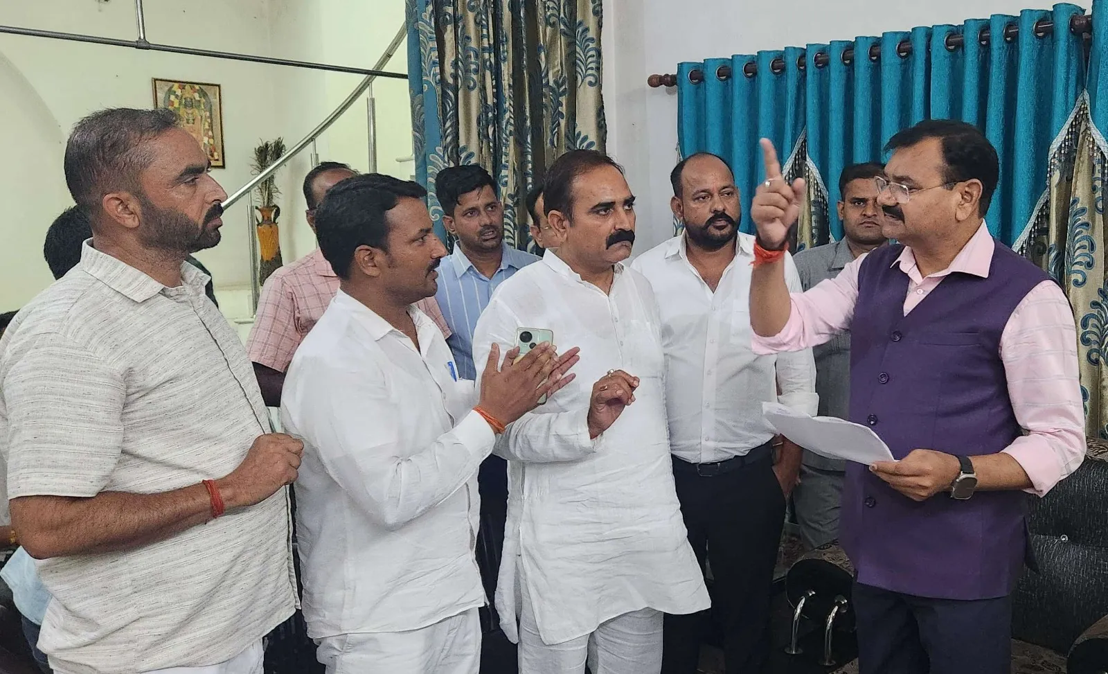 पीलीभीत: मंत्री जी! डीपीआरओ कार्यालय से प्रधानों का किया जा रहा उत्पीड़न, मनमाने तौर पर कराई जा रहीं जांच...जानिए पूरा मामला 