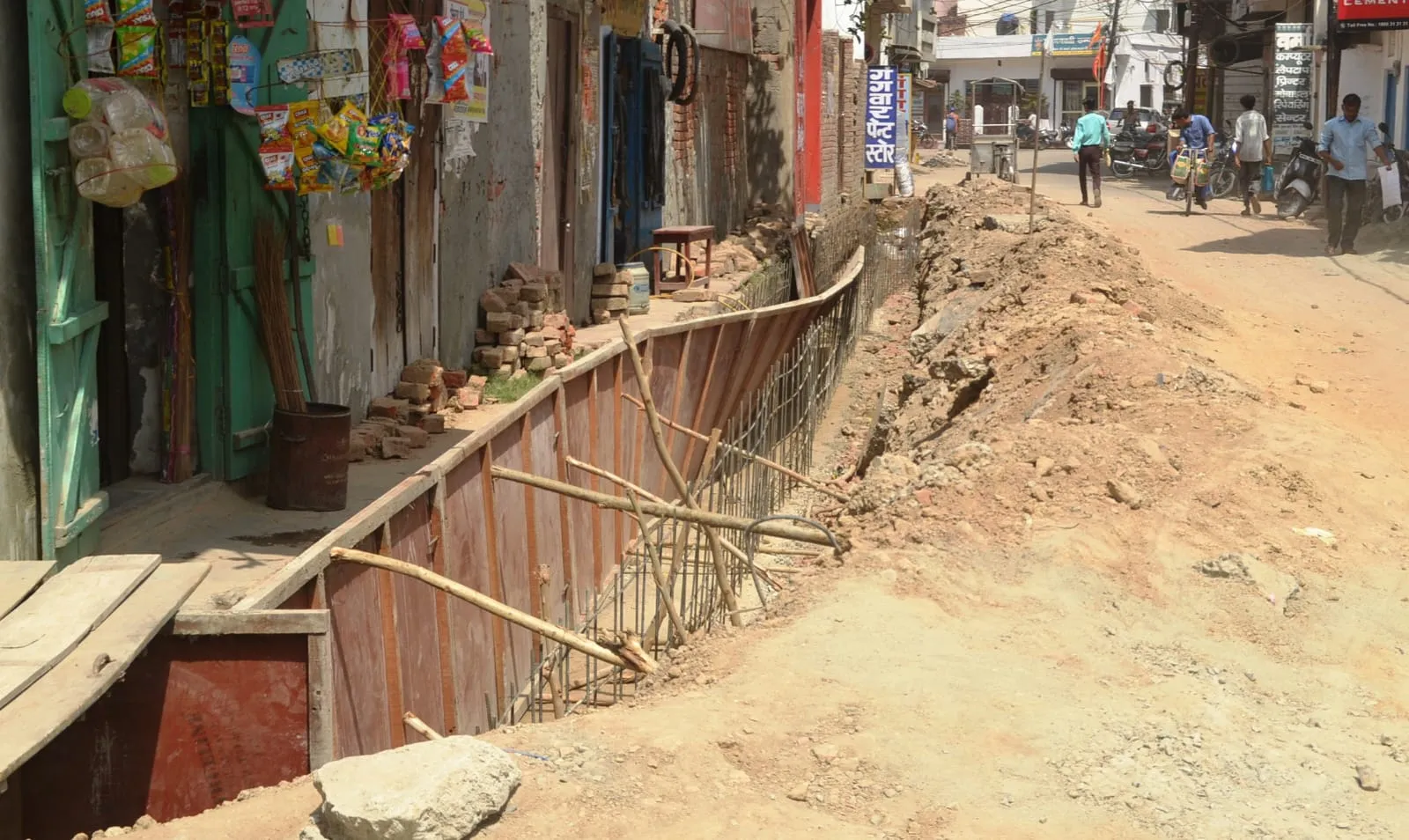 पीलीभीत: मानसून से पहले कैसे पूरा होगा नालों का निर्माण, पुराने के भी बदतर हालात..फिर जलभराव होगा या मिलेगी राहत!