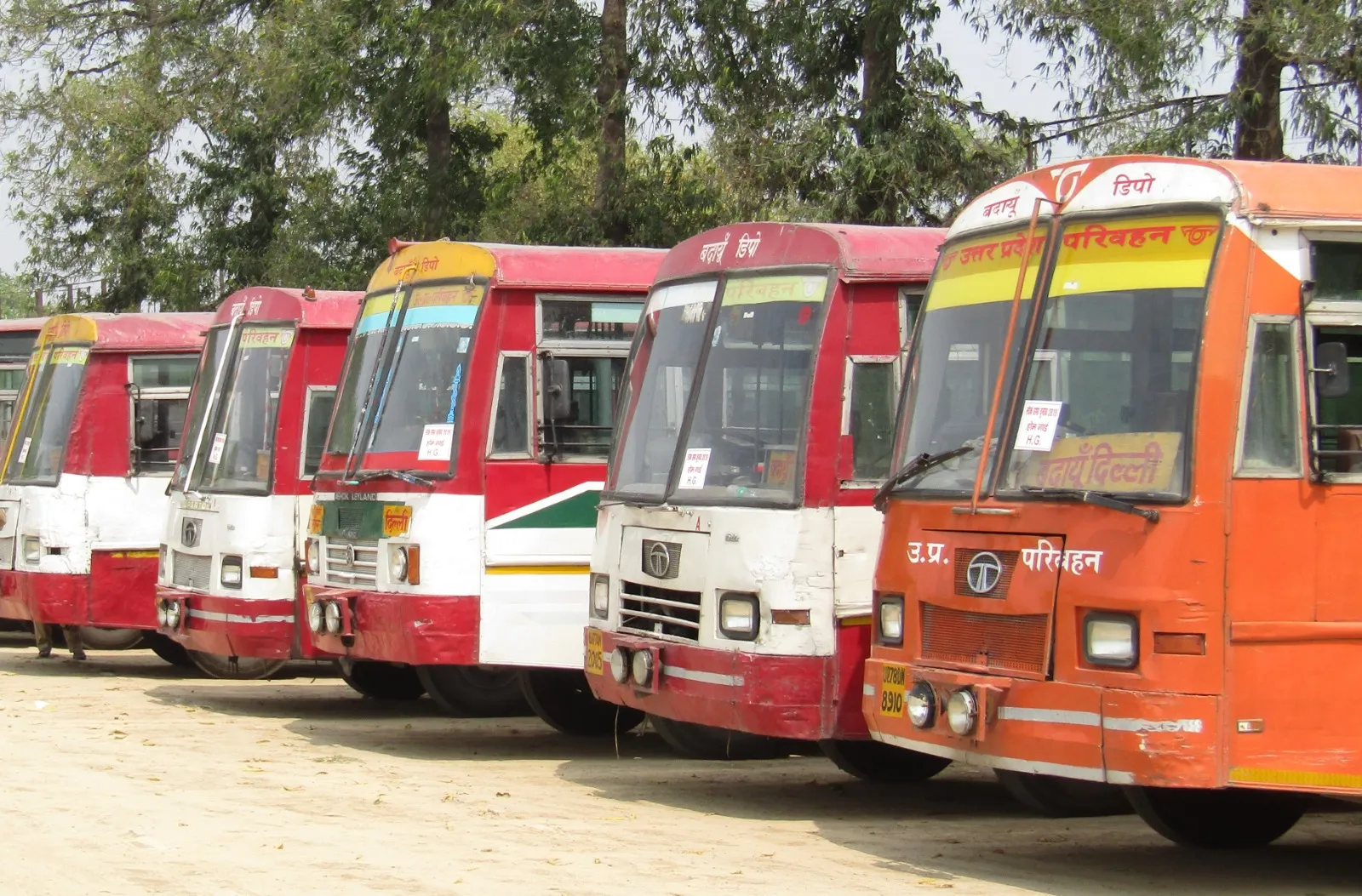 बदायूं: लगातार 50 प्रतिशत से कम लोड फैक्टर देने पर दो परिचालकों को ड्यूटी से रोका