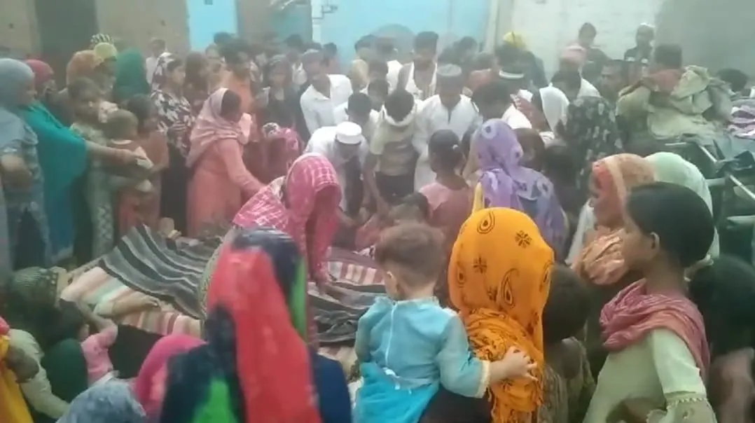 बदायूं: सुबह बुखार से बेटे और शाम को सदमे से पिता की मौत, परिवार में मचा कोहराम 