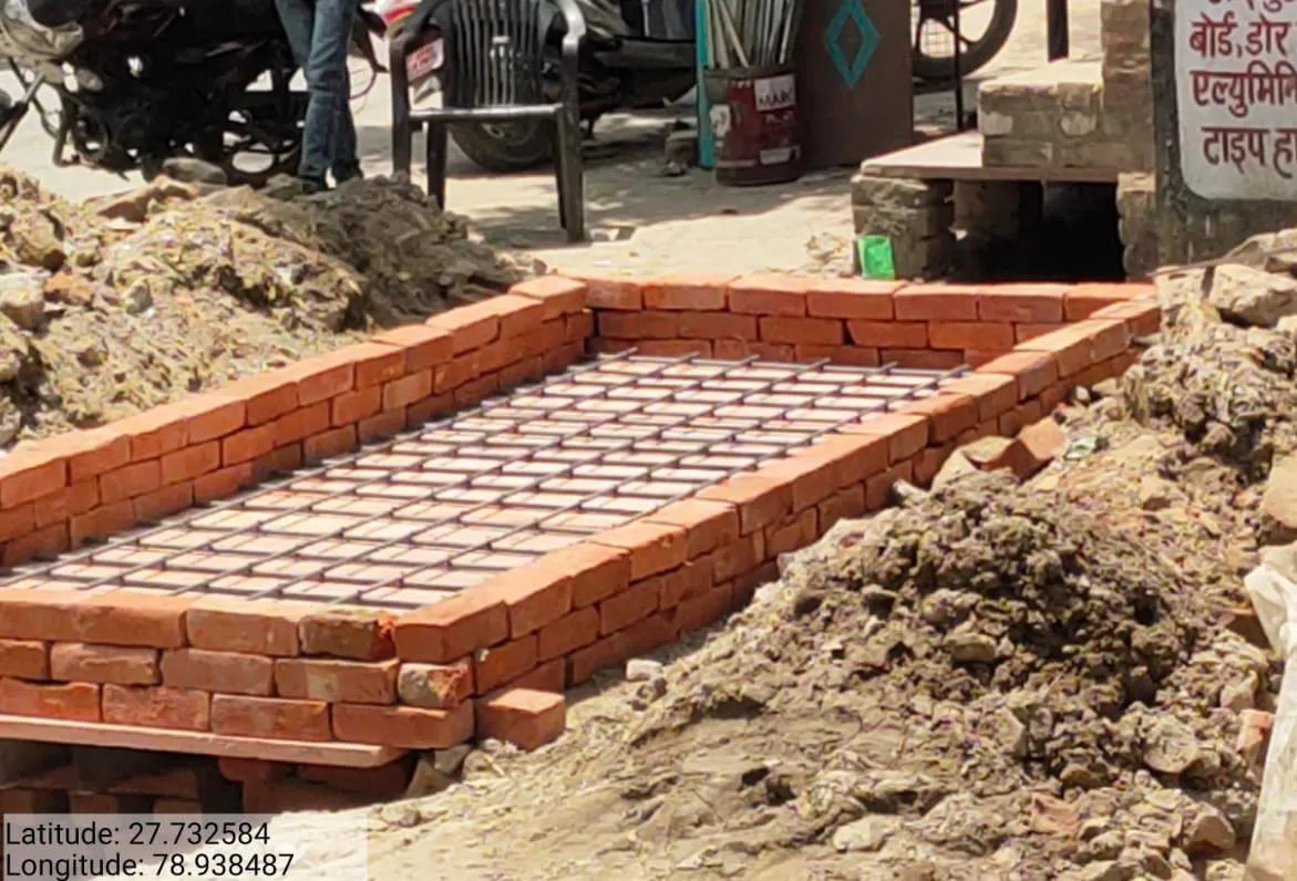 कासगंज: मानकों के विपरीत कराया जा रहा पुलिया का निर्माण, स्थानीय लोगों ने जताई आपत्ति