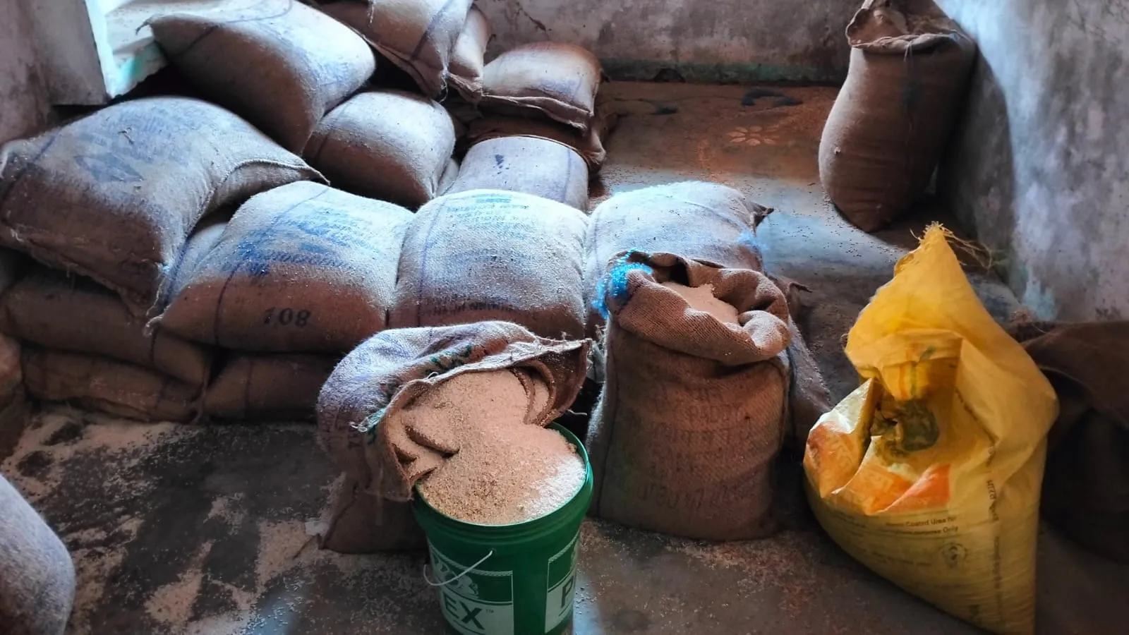 कासगंज: सरकारी राशन में प्लास्टिक के चावल निकलने का दावा निकला हवा-हवाई