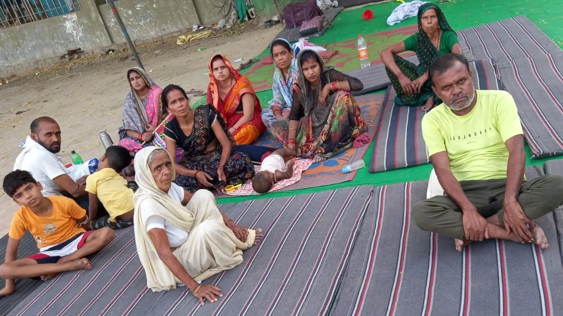 शाहजहांपुर: सभासद ने समाप्त किया धरना, डीएम के अश्वासन पर माने...जानें मामला