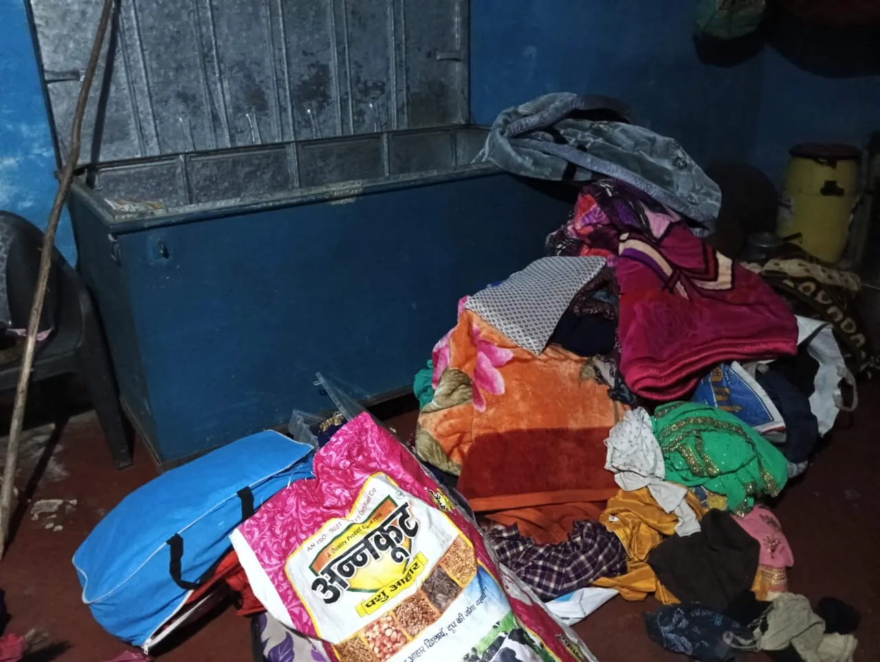 लखीमपुर खीरी: चोर एक घर से समेट ले गए नगदी-जेवर, दूसरे घर में किया प्रयास...गांव में दहशत 