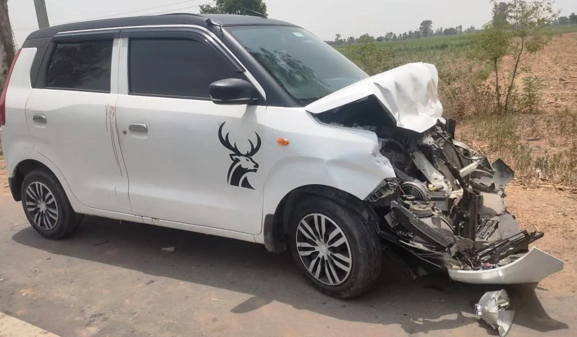 लखीमपुर खीरी: ट्रक से बचने के लिए कार रोडवेज बस में पीछे घुसी, बालिका की मौत 