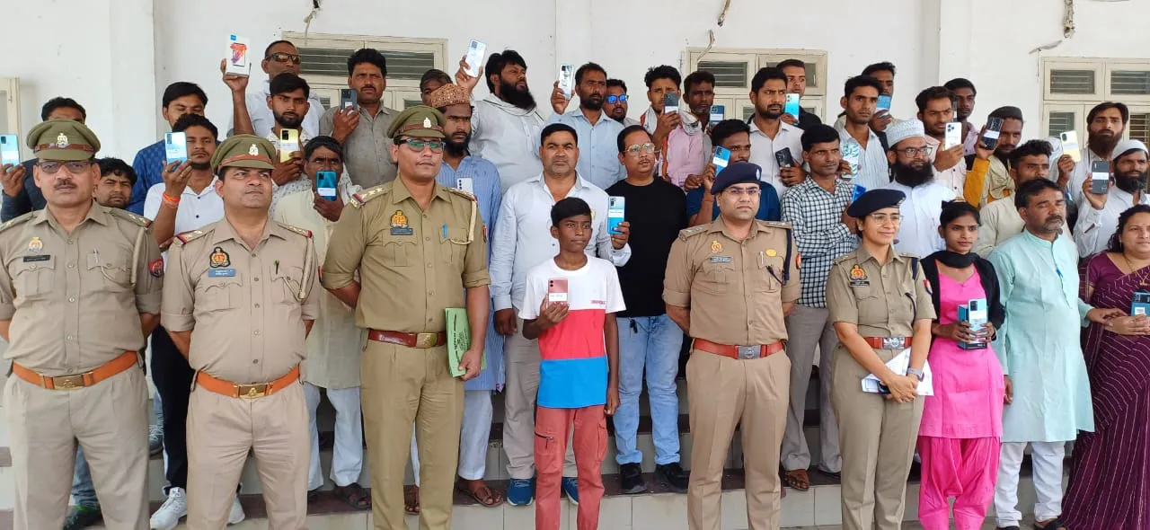 संभल: पुलिस ने खोज कर लौटाए 10 लाख के गुम मोबाइल, लोगों के खिल उठे चेहरे