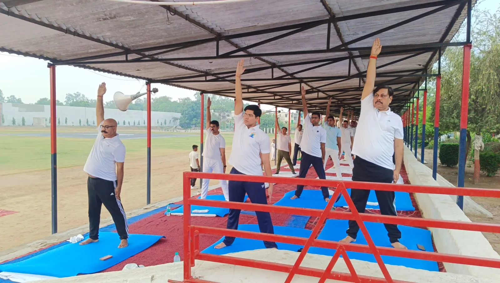 International Yoga Day: एडीजी समेत पुलिस अधिकारियों और कर्मचारियों ने किया योग