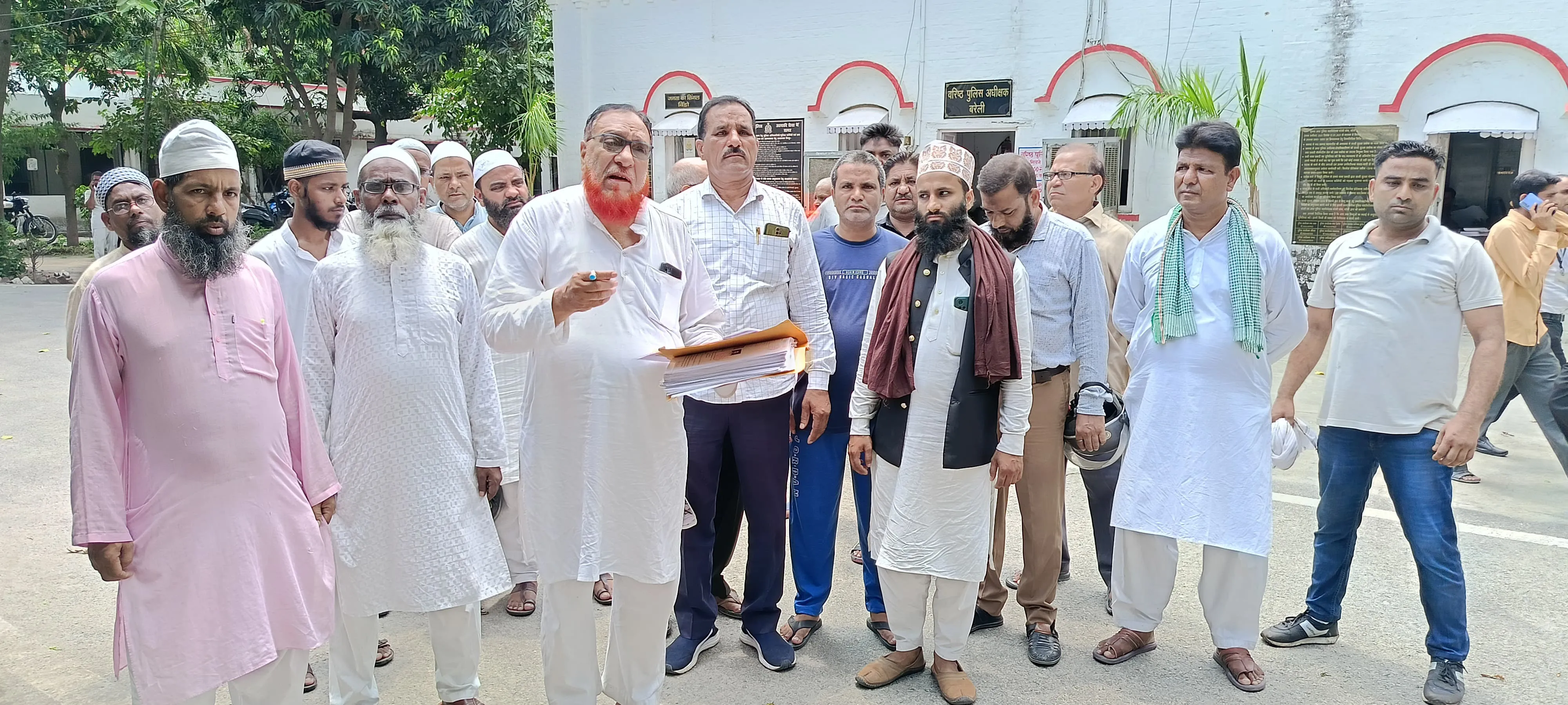 बरेली: बच्चों को डांटना इमाम के लिए पड़ा भारी, परिजन ने बनाया बंधक...झूठा मुकदमा लिखाने का आरोप