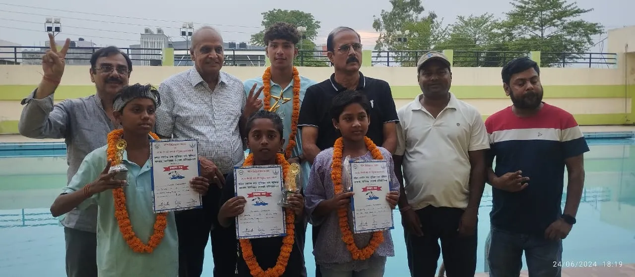 राज्य स्तरीय तैराकी में बरेली के तैराकों का शानदार प्रदर्शन, गौतम शाह ने जीते 4 गोल्ड मेडल, स्पोर्ट्स स्टेडियम में हुआ सम्मान