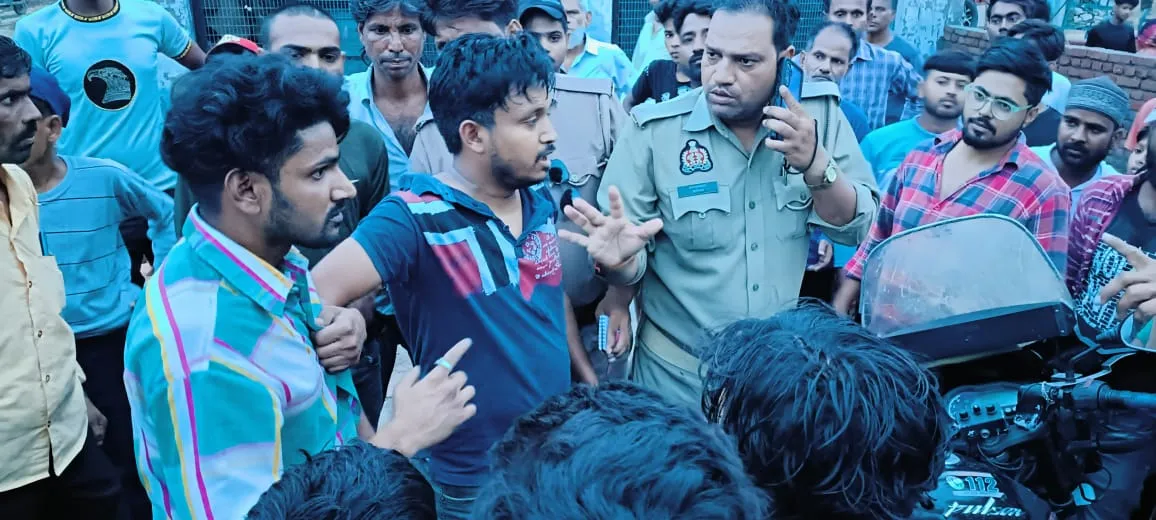 कासगंज: सामान के रुपए मांगने पर दबंगों की दबंगई, कारोबारी को जमकर पीटा और कर दी फायरिंग