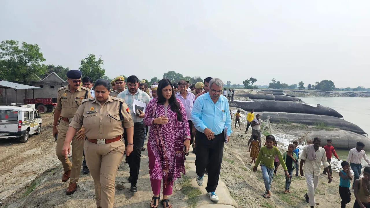 कासगंज: अभी से कर लिए जाएं सुरक्षात्मक उपाय, लापरवाही नहीं होगी बर्दाश्त...DM ने SP के साथ बांध का किया निरीक्षण