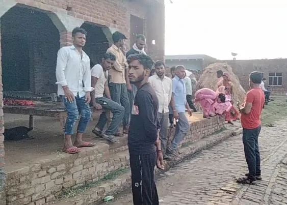 बदायूं: मस्जिद के सामने बारात निकालने का विरोध, पत्थरबाजी का आरोप