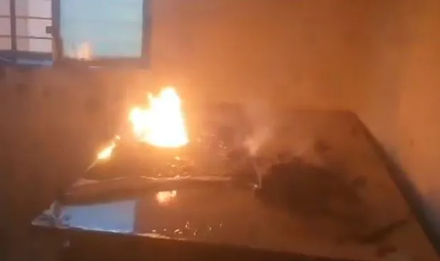 मोमबत्ती से रामपुर के पोस्टमार्टम हाउस में लगी आग, मची भगदड़