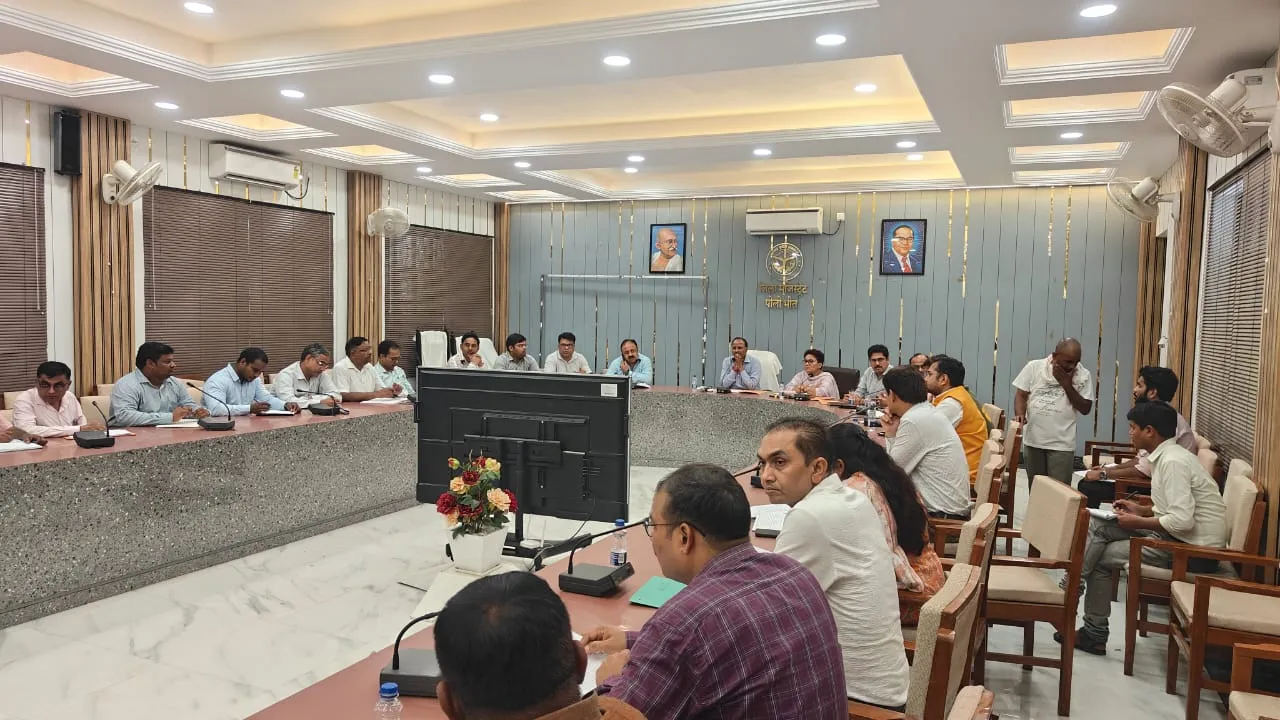 पीलीभीत: क्लीन फल और सब्जी मार्केट की होगी स्थापना, खाद्य सुरक्षा सलाहकार समिति की बैठक में डीएम ने दिए निर्देश