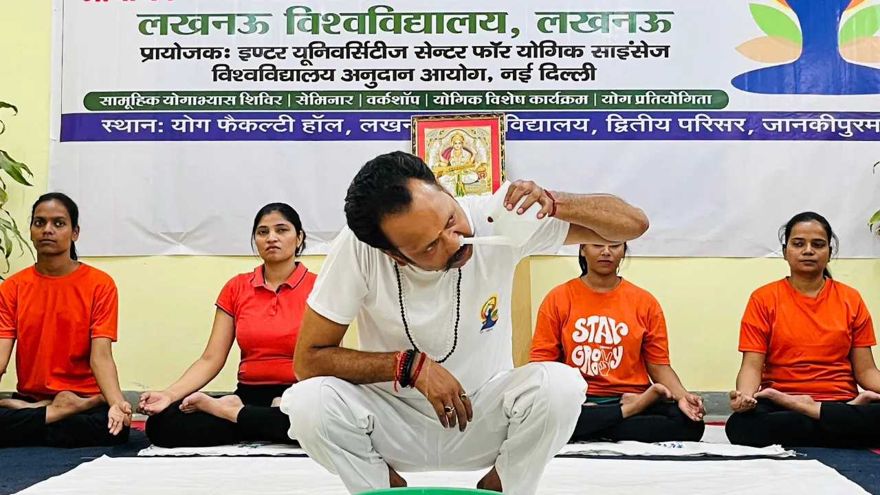जलनेति क्रिया श्वसन परेशानियों के लिए लाभदायक, लविवि में हठयोग की कार्यशाला का आयोजन 