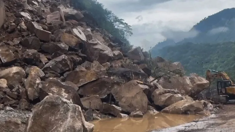 इक्वाडोर में बारिश ने मचाई भारी तबाही, भूस्खलन से आठ लोगों की मौत
