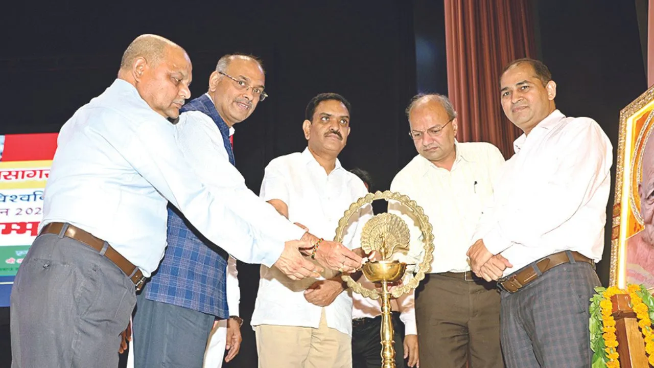 Kanpur: आर्टिफिशियल इंटेलिजेंस से जैन प्रतिलिपियों को रखा जाएगा सुरक्षित, CSJMU में शुरू हुई विद्यासागर सुधासागर जैन शोधपीठ 