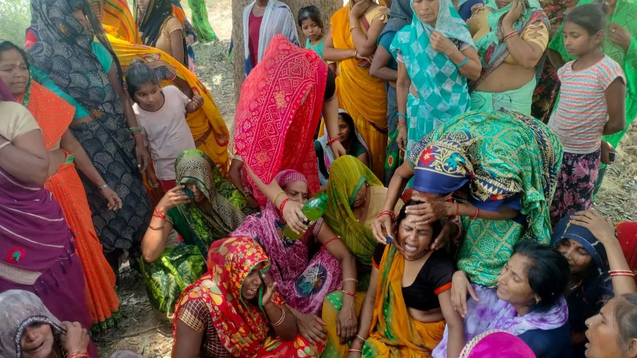 Auraiya News: थ्रेसर में फंसा किसान...मौत, मूंग की कटाई के दौरान हुई घटना, परिजनों में मचा कोहराम