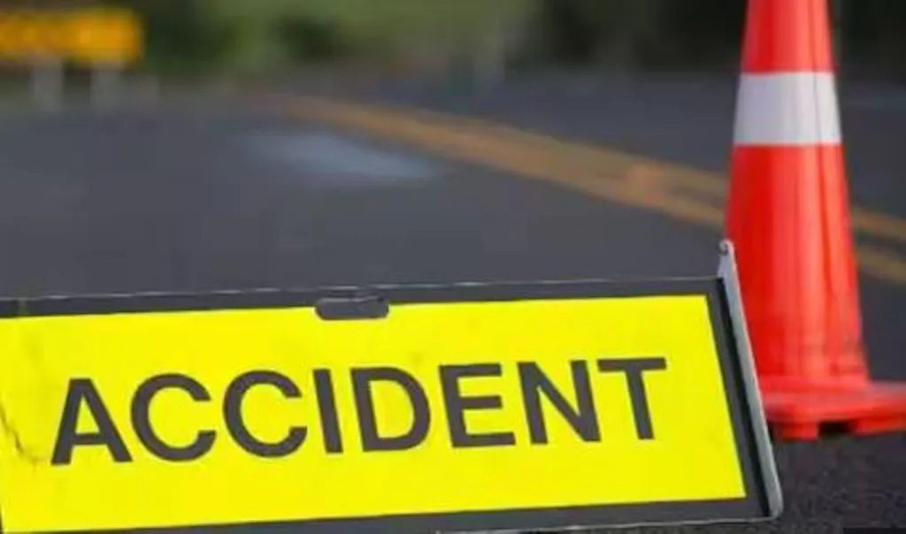 मध्य प्रदेश: सतना में भीषण सड़क हादसा, अनियंत्रित होकर पलटी कार...चार की मौत, दो घायल 