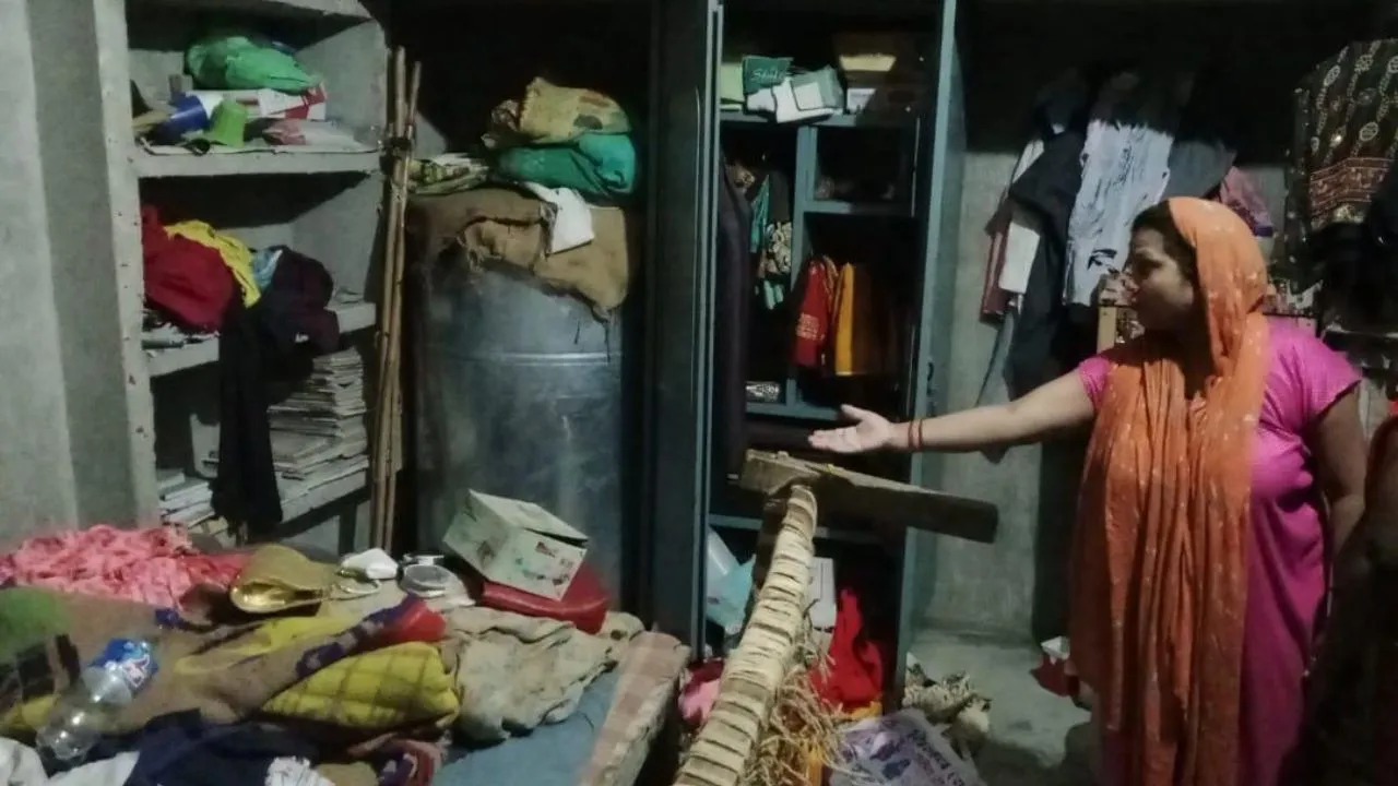 Kannauj: चोरों का आतंक: घर से उड़ाए जेवर-नकदी तो स्कूल से ले गए इनवर्टर, बैट्री और एलईडी बल्ब 