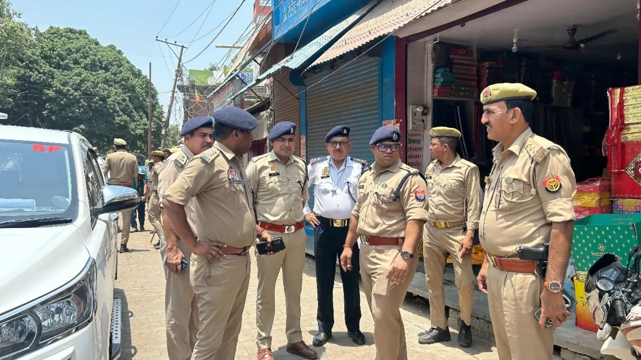 Kannauj: मतगणना: बिना पास मंडी के निकट दिखे तो होगी कार्रवाई, सोशल मीडिया पर अफवाह फैलाने वाले भेजे जायेंगे जेल