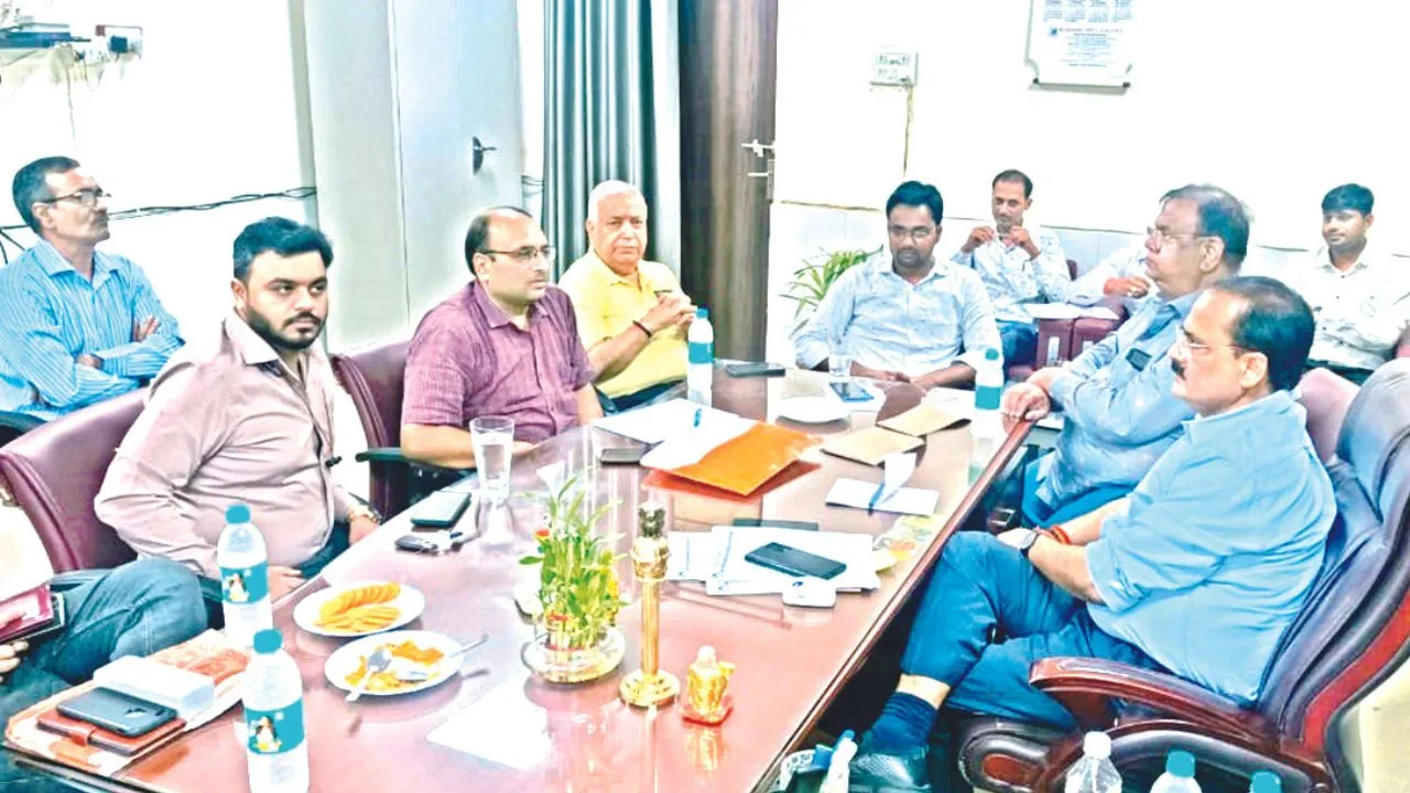 Kanpur: फजलगंज और दादा नगर में नहीं हुई नाला सफाई, उद्यमी बोले- बरसात में जलभराव से माल व मशीनें खराब होने का खतरा