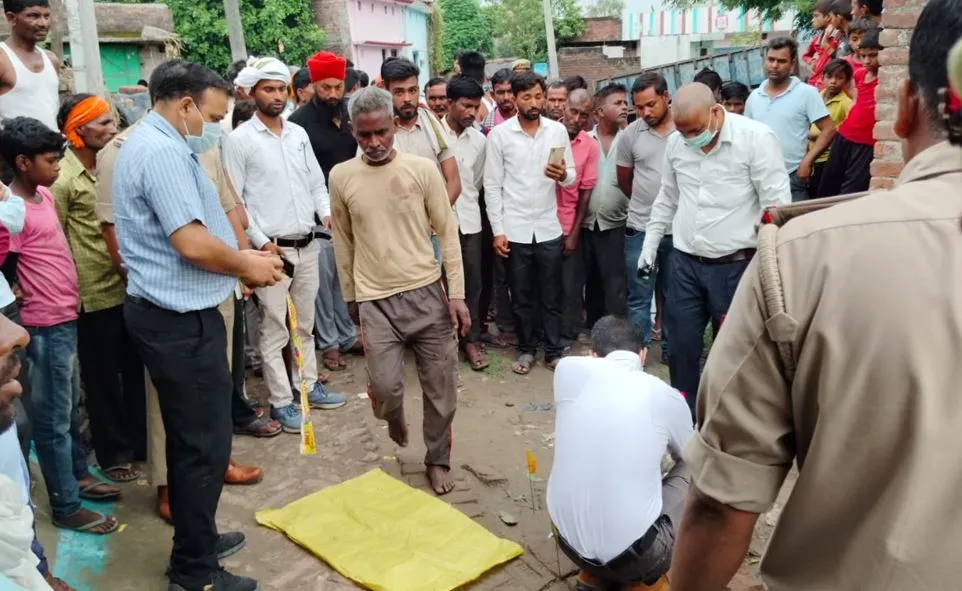 पीलीभीत: तहेरे भाई ने कस्सी से वार करके युवक को उतारा मौत के घाट, घास काटने को लेकर हुई थी कहासुनी 