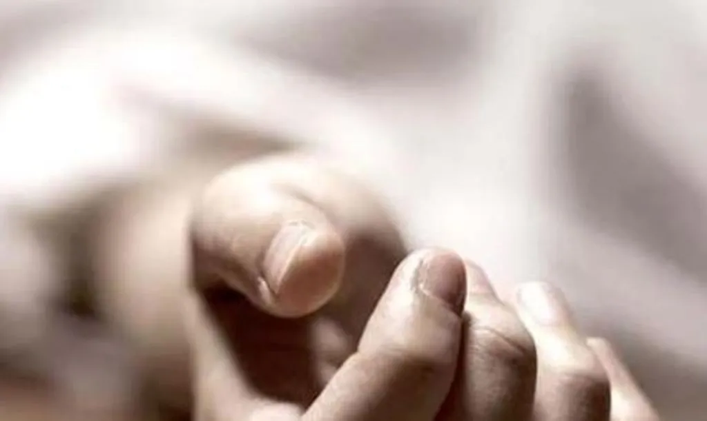 कासगंज: बारिश से गिरी मकान की छत, मलबे में दबकर वृद्ध महिला की मौत 
