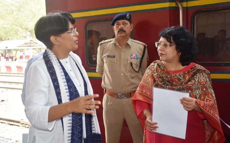 कासगंज: जीएम ने मथुरा से फर्रुखाबाद तक किया विंडो ट्रेलिंग निरीक्षण, अधिकारियों को समय से कार्य पूरा करने के दिए निर्देश 