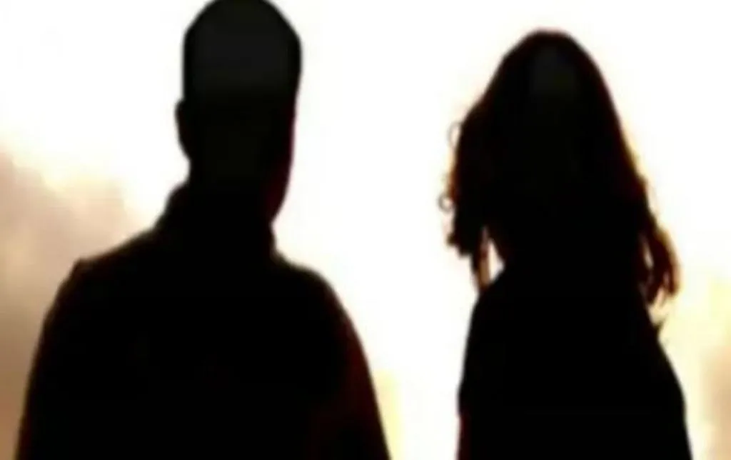 बदायूं: आशिक के साथ कमरे में बंद हुई महिला, ससुरालीजनों ने बाहर से लगा दी कुंडी...जानें पूरा मामला