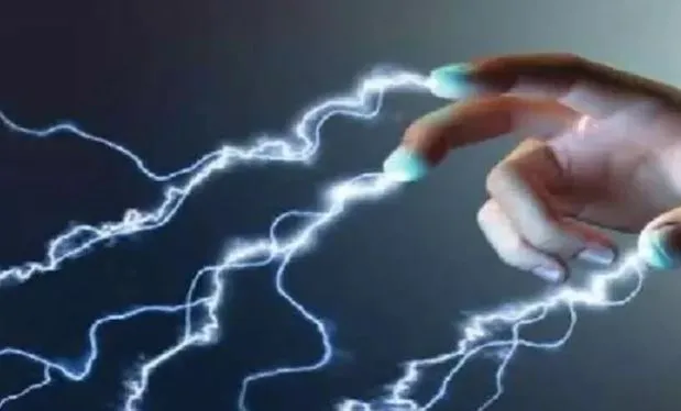 शाहजहांपुर: हाईटेंशन लाइन में उलझी बाइक, युवक की मौत 