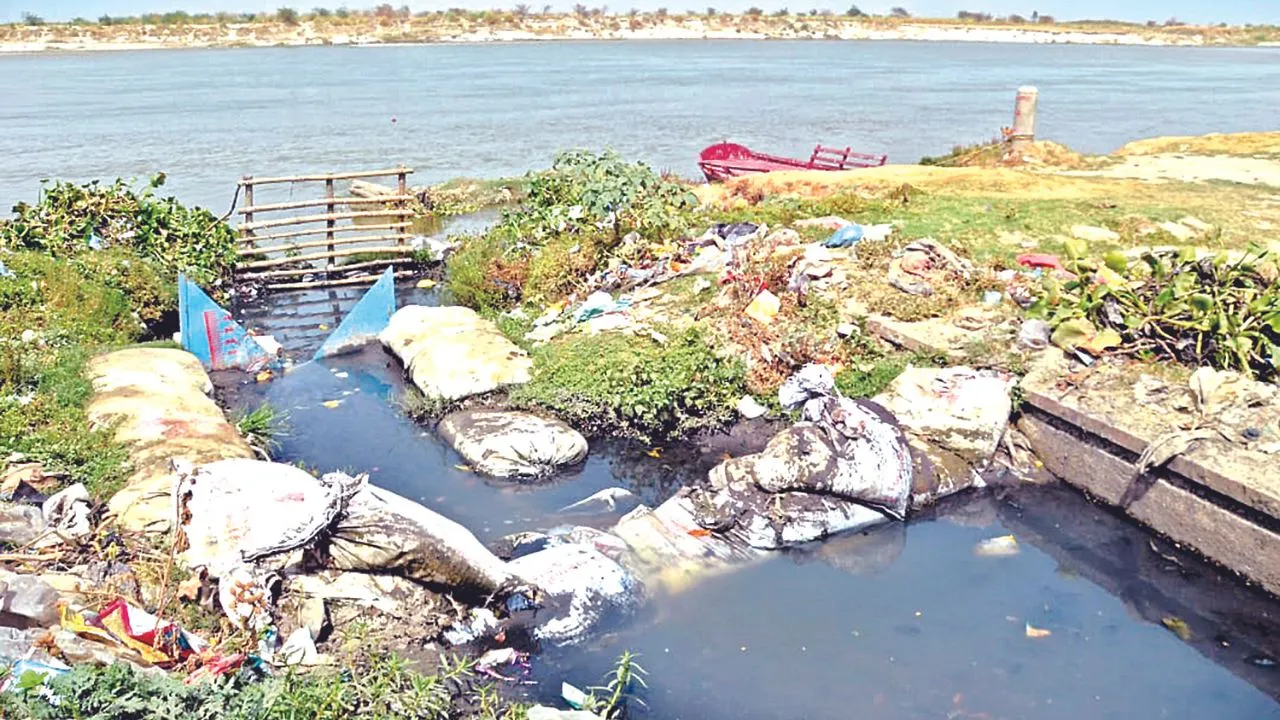 Kanpur: गंगा सफाई में कब रुकेगा भ्रष्टाचार? नाले लगातार उड़ेल रहे सीवेज, बायोरेमिडिएशन के नाम पर खिलवाड़