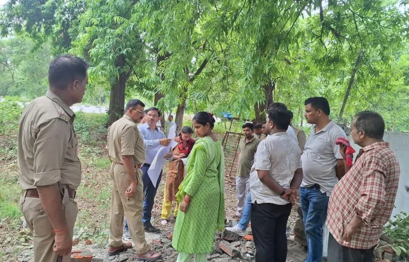 Bareilly News: स्कूल की बाउंड्री तोड़कर लगाया नया गेट, एसडीएम ने हटवाया... पूर्व ब्लाक प्रमुख पर FIR 