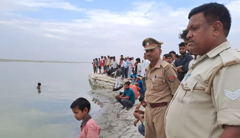 कासगंज: गंगा में स्नान करते समय गहरे पानी में डूबा युवक, लापता