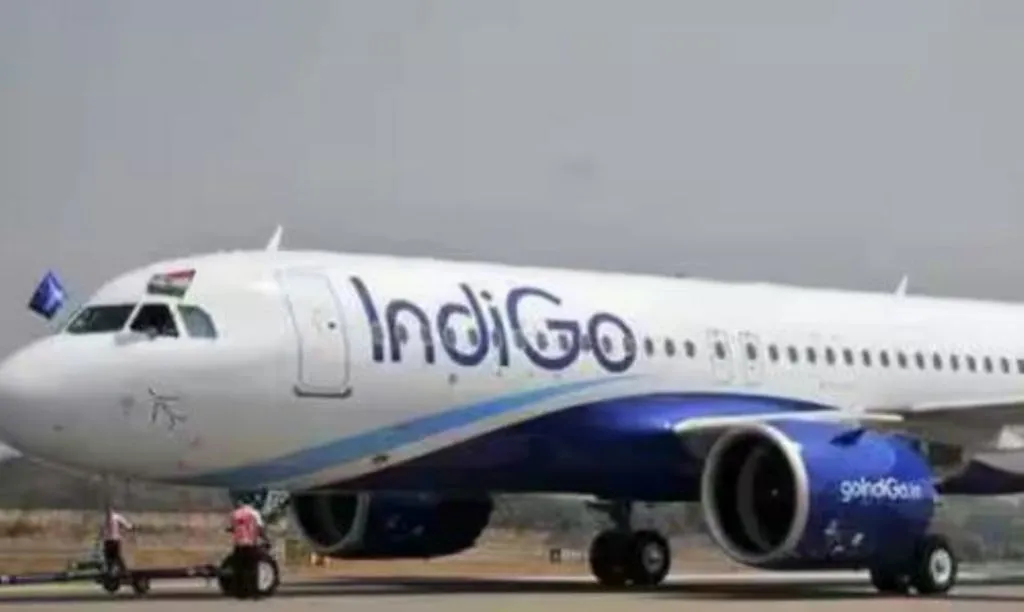 Indigo विमान में बम की धमकी, मुंबई में आपात लैंडिंग  