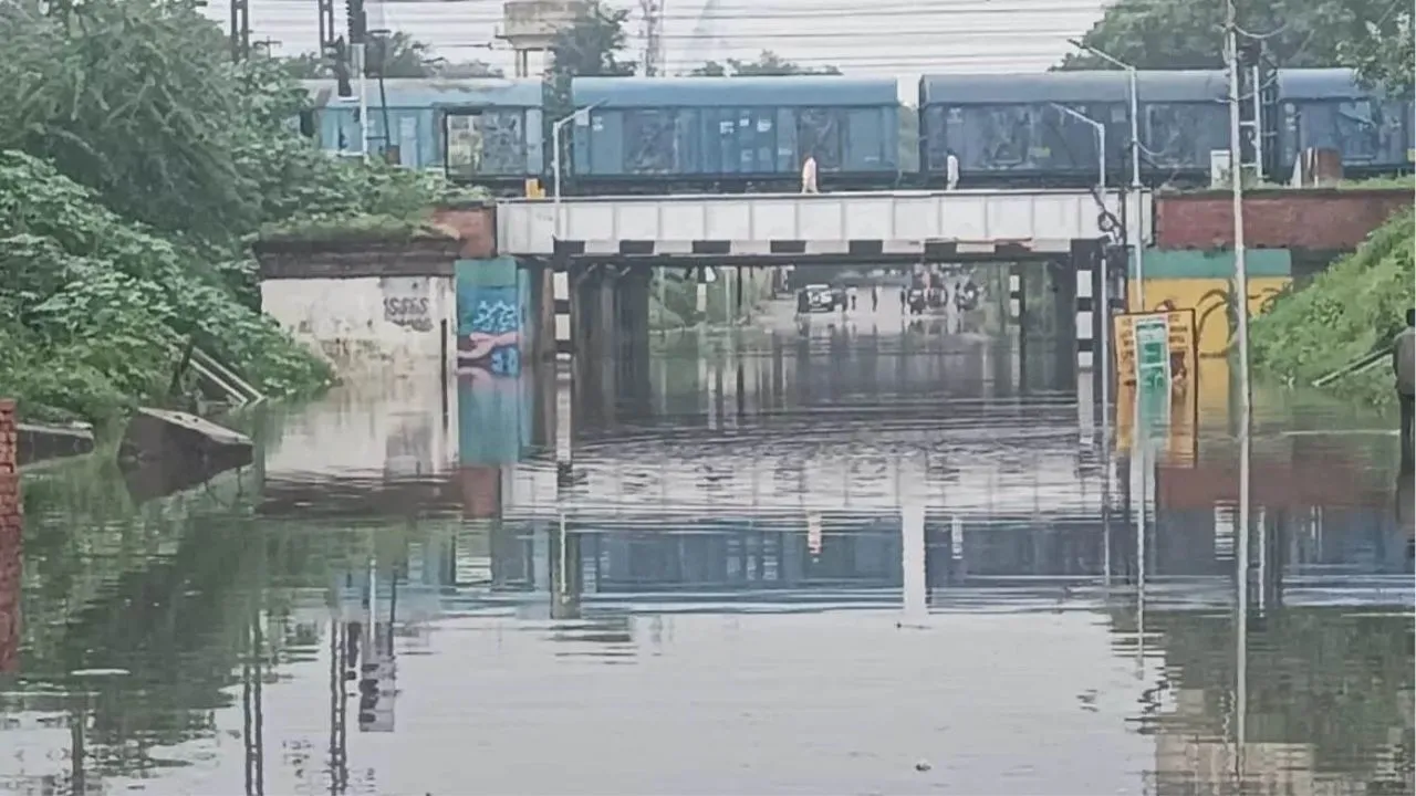 Kanpur: खलवा पुल पर लगेंगे इलेक्ट्रिक पंप और जनरेटर, विधायक ने नगर आयुक्त के साथ इन मुद्दों को लेकर की बैठक