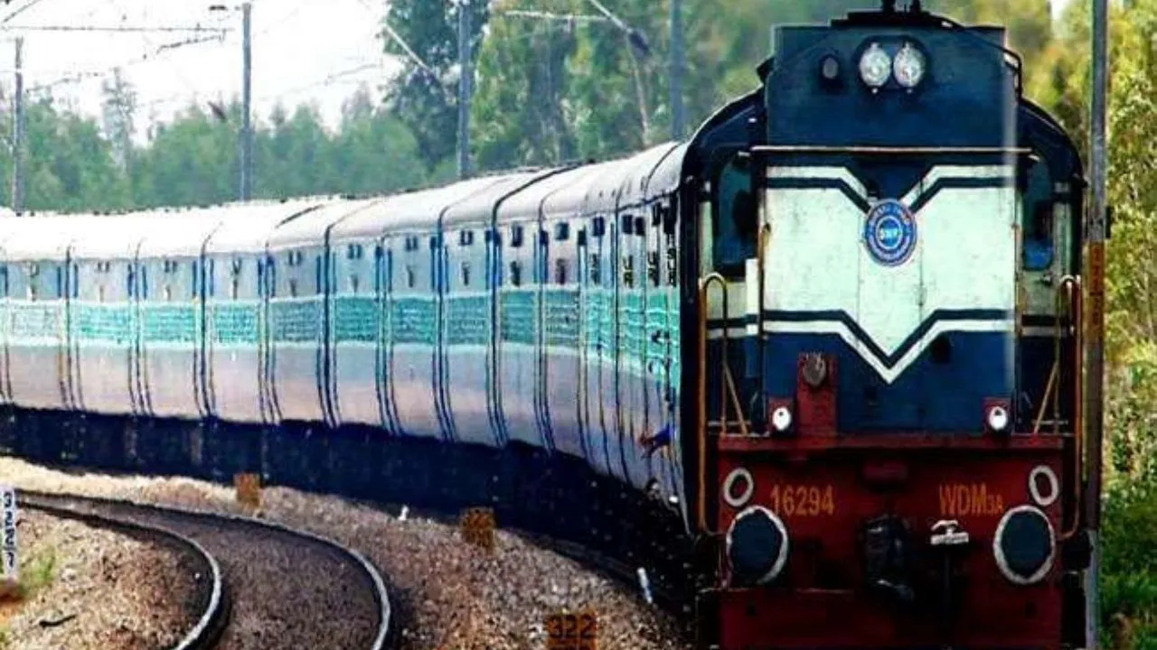 Hamirpur: आंधी से टूटा रेलवे लाइन का बिजली तार, गरीब रथ सहित कई अन्य ट्रेनों को अलग-अलग स्टेशनों पर रोका गया