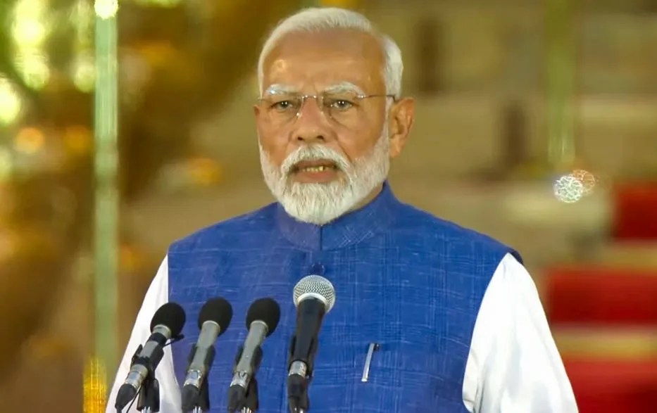 नरेंद्र मोदी ने लगातार तीसरी बार प्रधानमंत्री पद की ली शपथ...राजनाथ, शाह, गडकरी और नड्डा भी बने मंत्री...देखें मंत्रिपरिषद की लिस्ट 