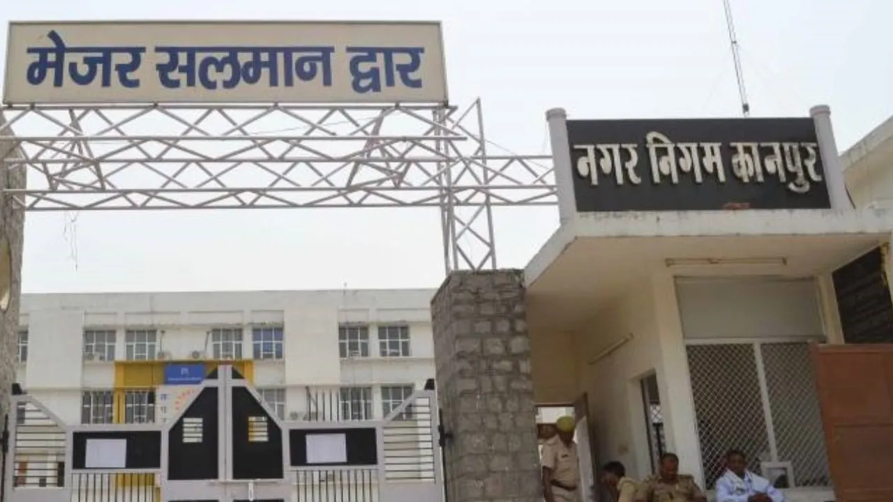 Kanpur News: हिंदू कब्रिस्तान में नगर निगम व केस्को का छापा, अवैध रूप से चार्ज होते मिले दर्जनों ई-रिक्शे