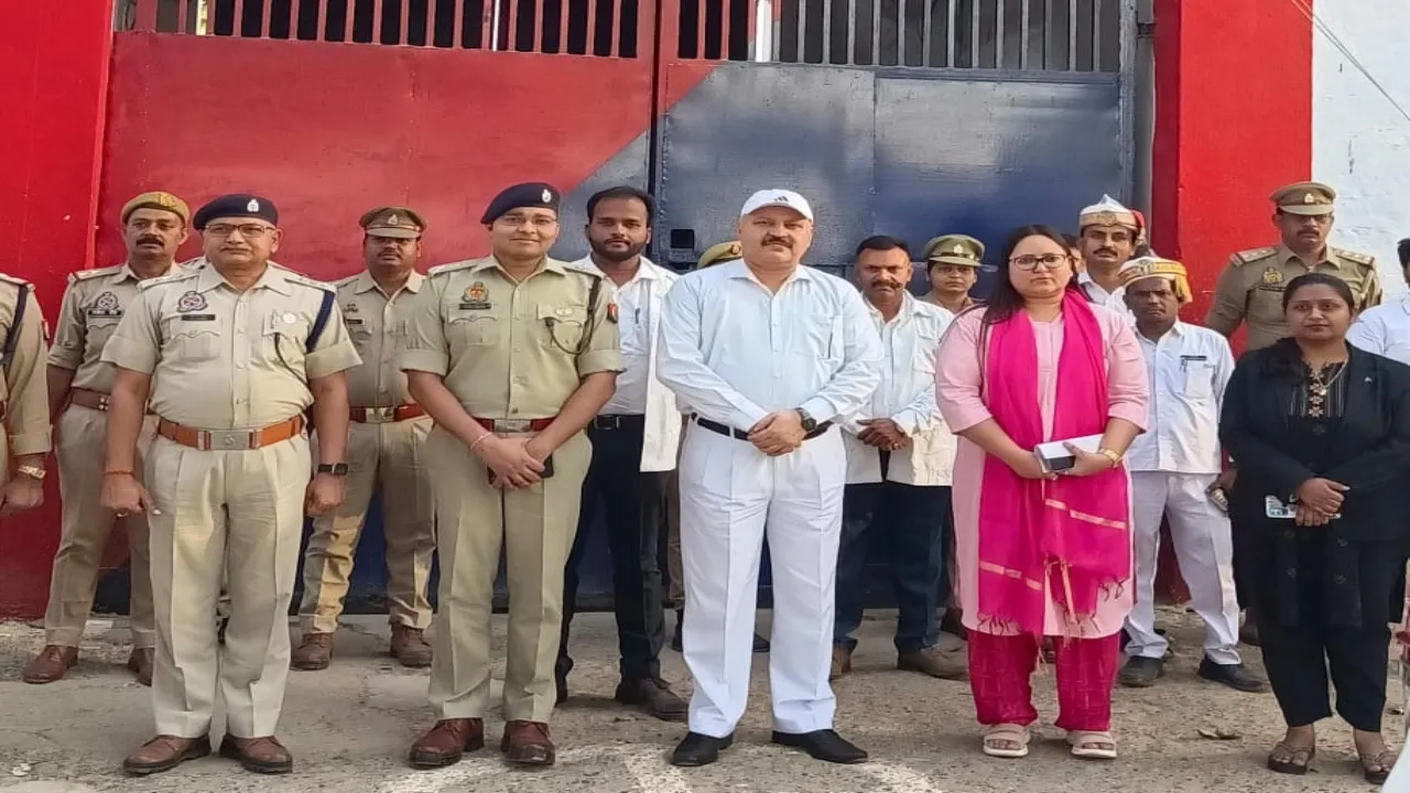 गोंडा :  जिला जज के साथ DM -SP  ने किया जिला कारागार का निरीक्षण