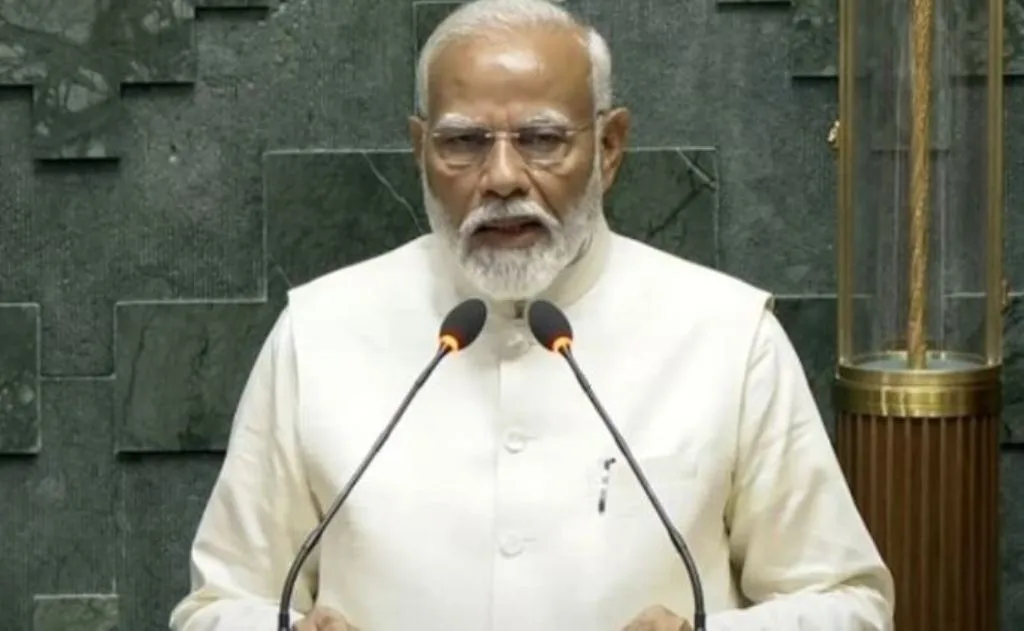 18वीं लोकसभा का पहला सत्र शुरू, पीएम मोदी, राजनाथ, शाह, गडकरी ने बतौर सांसद ली शपथ 