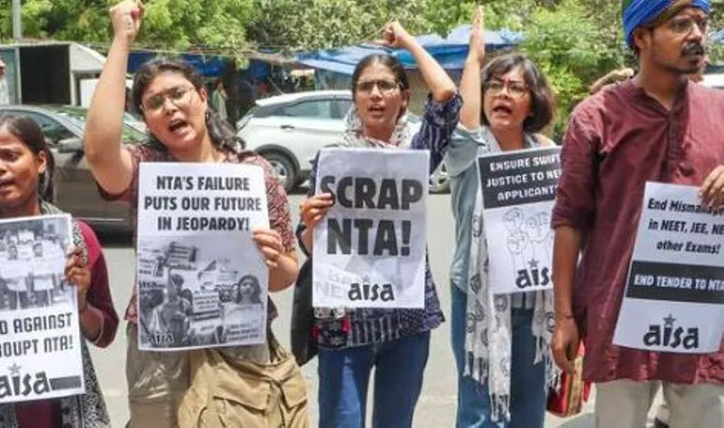 10 साल की सजा, 1 करोड़ तक का जुर्माना...केंद्र सरकार ने एंटी पेपर लीक कानून किया लागू 