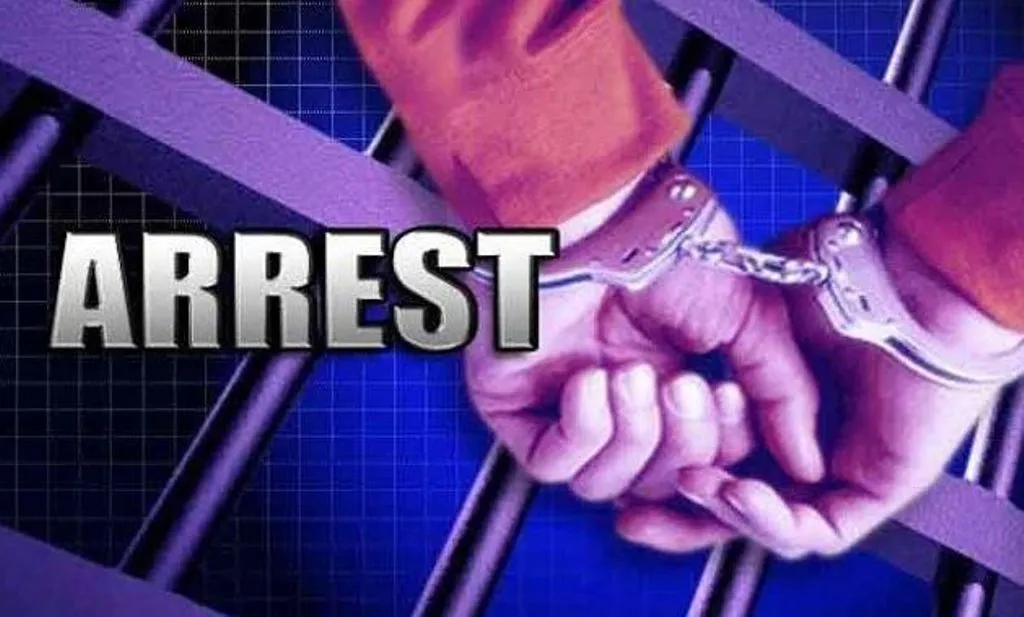 कासगंज: तमंचा लहराकर डांस करते वीडियो वायरल करना पड़ा महंगा, पुलिस ने किया गिरफ्तार 