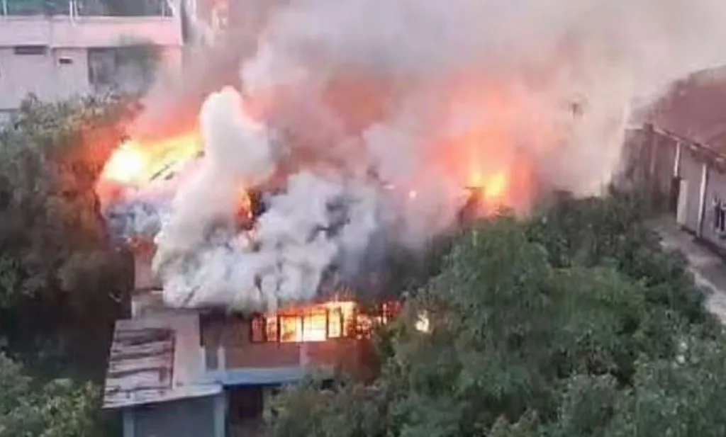 मणिपुर के सीएम बीरेन सिंह के आवास के पास लगी भीषण आग, सचिवालय परिसर में मची अफरा-तफरी