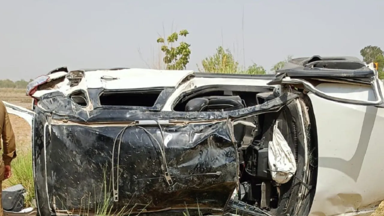 Fatehpur Accident: तेज रफ्तार कार अनियंत्रित होकर हाईवे पर पलटी, हादसे में तीन लोगों ने तोड़ा दम