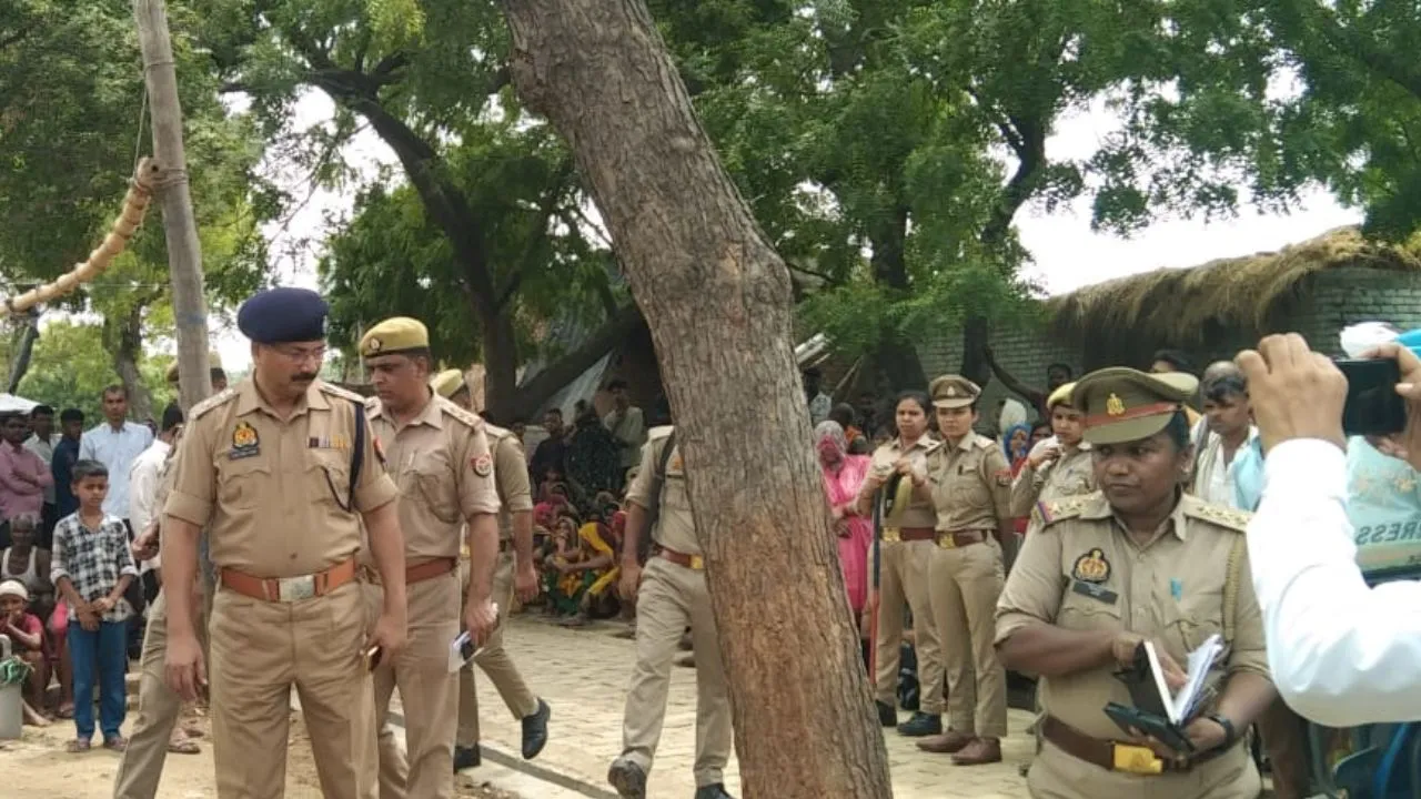 Fatehpur: मां-बेटे की ईंट से कूंचकर हत्या; ग्रामीणों में फैली सनसनी, जताई यह आशंका...पुलिस ने शुरू की जांच 